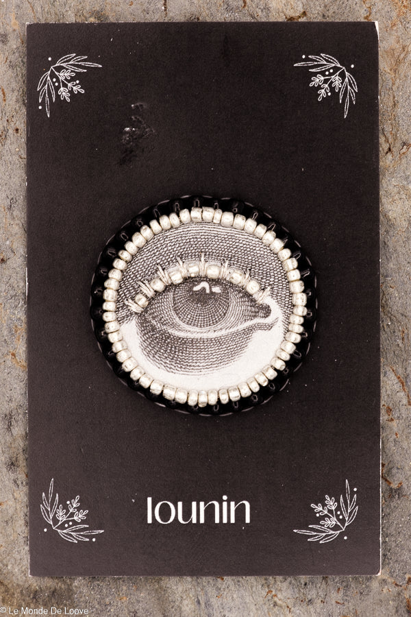 Broche brodée "oeil" argent